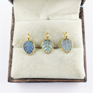 Lunette Vermeil Set Pendentifs Bijoux Feuille d'or sculptée en argent sterling 925 AA Qualité Feu Labradorite Naturelle Taille 10x8mm - Product Image 2