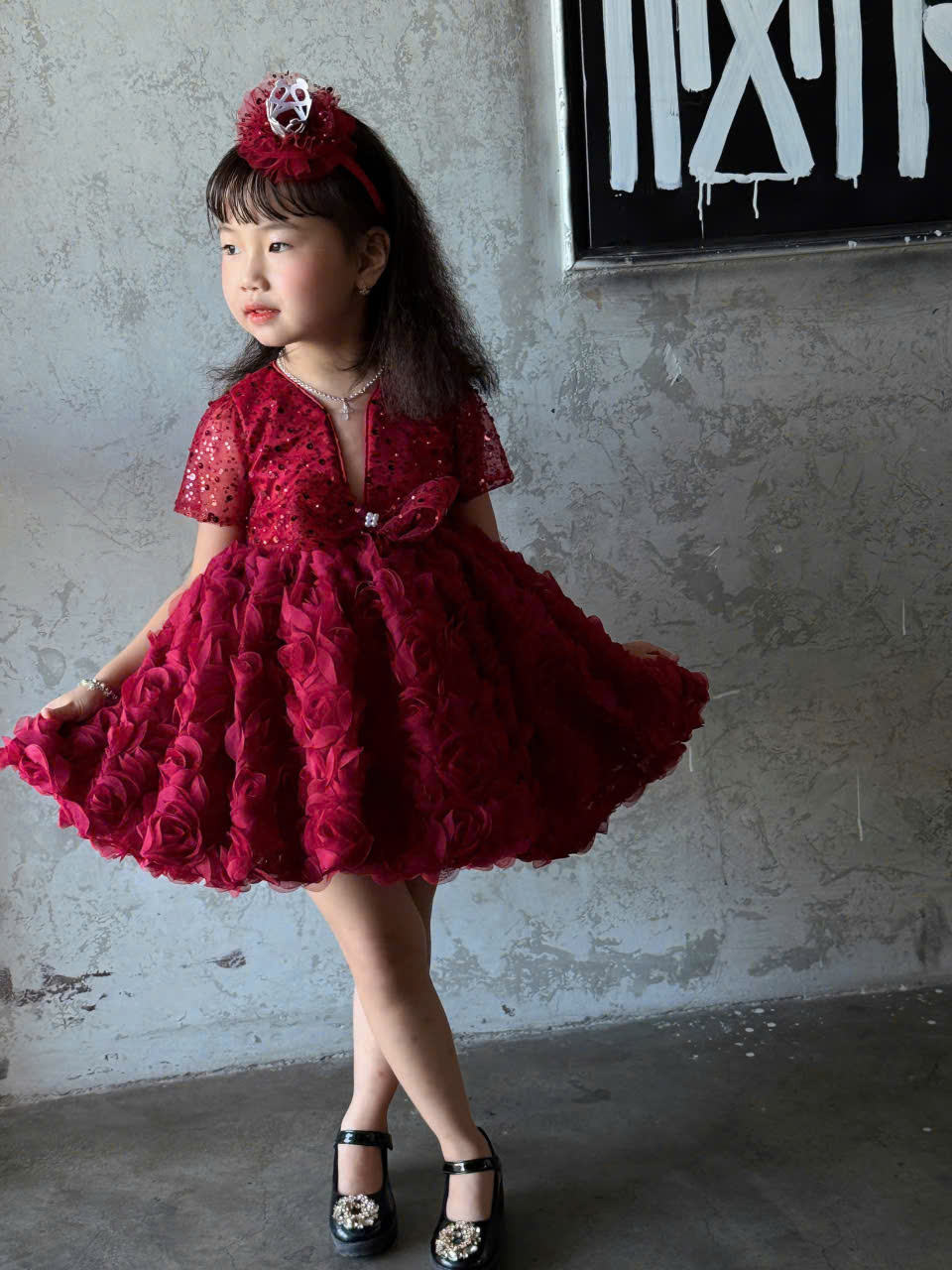 สีแดงเข้ม