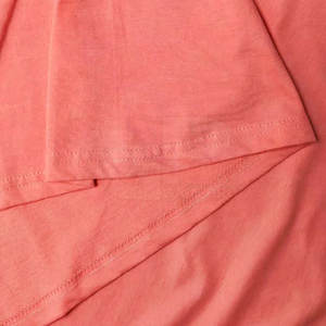 Camisetas ligeras para hombre, hechas para el gimnasio, actividades al aire libre y uso diario, con tela suave y cuello en V, diseño moderno y a la moda. - Product Image 4