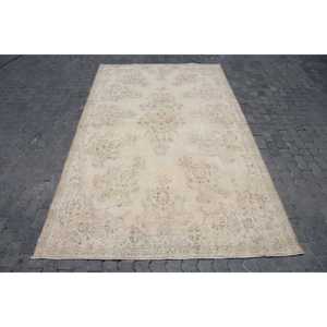 Tapis turc vintage, grand tapis de 6,5 x 10,6 pieds, tapis abstrait blanc et marron - Product Image 1