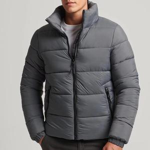 Chaqueta Acolchada con Capucha para Hombre, Cuello Alto, Servicio OEM Personalizado, Diseño Decorado con Patrones, Precio al por Mayor para la Temporada de Invierno - Product Image 1