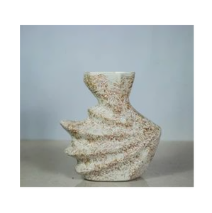 Maceta de cerámica rústica con superficie terminada a mano, una adición encantadora a patios de ajustes interiores o exhibiciones creativas de plantas - Product Image 3