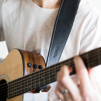 Bracelet de guitare en cuir véritable personnalisé de haute qualité en cuir véritable fait à la main sangle unisexe pour sangle de guitare vintage de guitare.