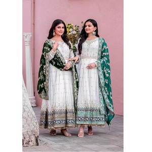 La robe Anarkali Top à la demande semble à tuer lors d'événements festifs indiens traditionnels et de réunions de famille du fournisseur indien - Product Image 1