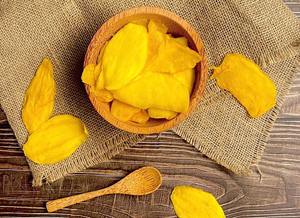 La collation douce à la mangue séchée soutient un mode de vie actif en fournissant de l'énergie rapide et une saveur tropicale douce pour la routine quotidienne - Product Image 6