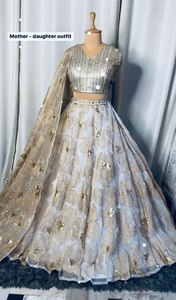 Ensemble Lehenga Choli long en tulle doux de qualité supérieure, style ethnique de créateur, brodé de sequins, pour tenue de fête mère-fille - Product Image 2
