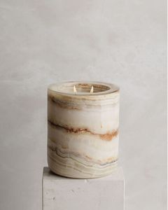 Porte-bougie en marbre artisanal, parfait pour la décoration festive, créant une ambiance douce et scintillante à l'intérieur. - Product Image 4