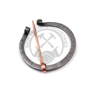 Broche Penanular de acero de Damasco forjado a mano, cierre de anillo de peroné Vikingo, accesorio Unisex celta Medieval informal con pasador de cobre - Product Image 2