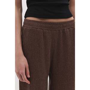 Pantalon décontracté texturé pour femme, respirant, tissé, taille haute, jambe large, fermeture élastique, taille XS, 100 % polyester, Mega Merchant - Product Image 2