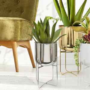 Jardinière de fleurs de luxe en métal nickelé avec support élégant, parfaite pour la décoration intérieure et les arrangements décoratifs de mariage - Product Image 4