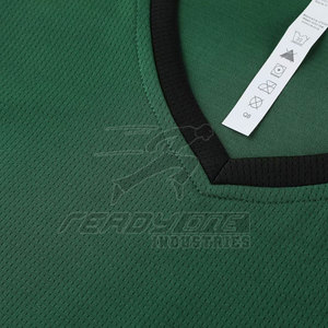 Camiseta de baloncesto ultraligera para hombre, conjunto de pantalones cortos inspirados en la liga profesional con opción de logotipo personalizado para el verano - Product Image 2