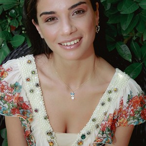 Collier Pendentif Fleur Délicate en Zircon Aigue-marine Plaqué Or Fait Main, Collection Charme d'Été, Bijoux en Argent Sterling 925 - Product Image 2