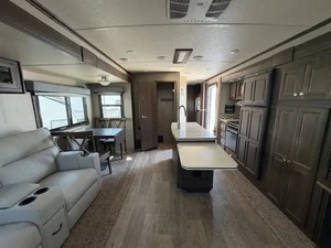Usado, 2018, Forest River Rockwood Signature Ultra Lite 8328BS - Product Image 5