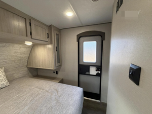 NUEVO C-O-A-C-H-M-E-N RV C-A-T-A-L-I-N-A LEGACY EDITION 263BHSCKLE MODELO 2024, 36 pies de largo, 2000 kg de carga útil, color oscuro, en venta - Product Image 3