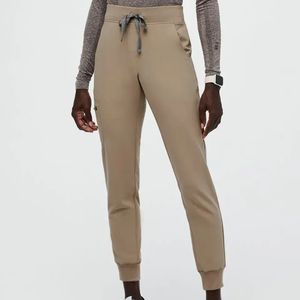 Ensembles d'uniformes Active Pro Scrubs avec tissu extensible à manches courtes et col de support sécurisé pour les quarts de travail - Product Image 3