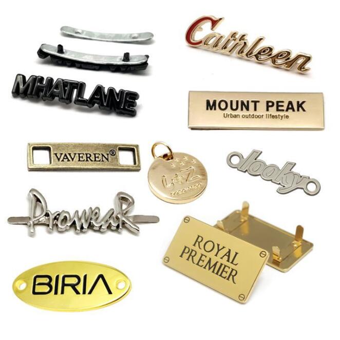 Placa de letras de Metal en relieve con logotipo efecto 3D, logotipo de Metal personalizado para coser, etiqueta de Metal para bolso de mano, bolso de cuero