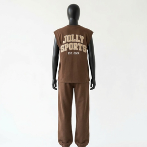 Ensemble décontracté marron pour femme : T-shirt sans manches en coton épais 200 GSM et pantalon de jogging avec logo sérigraphié - Product Image 2