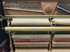 Piano droit Kawai KL32BF rouge bordeaux de haute qualité, d'occasion, fabriqué au Japon, vente en gros, taille compacte avec son riche, original du Japon - Product Image 2