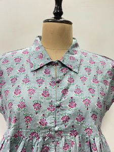 เสื้อกล้ามคอวีผ้าฝ้ายพิมพ์ลายด้วยมือ 100% สไตล์ญี่ปุ่น ลายดอกไม้ เป็นมิตรกับสิ่งแวดล้อม เสื้อครอปสำหรับผู้หญิง - Product Image 3