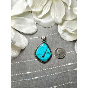 Pendentif en argent sterling fabriqué par les Navajo avec incrustation de turquoise égyptienne sertie dans un cadre - Product Image 2