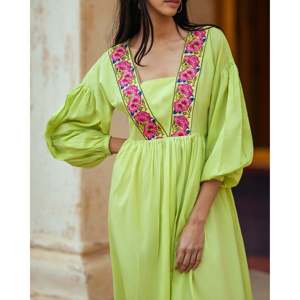 Robe midi verte Parrot pour femme, taille unique, taille élastique, respirante, col carré et col halter, pour les loisirs ou les soirées - Product Image 3