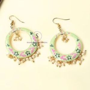Boucles d'oreilles Jhumkaas de Chandi Bali multicolores Boucles d'oreilles Chand de travail en émail Bijoux pour femmes et filles pour mariage - Product Image 4