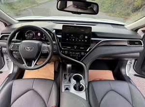 Sedán de Lujo Usado de Buena Calidad, Modelo 2024, Japonés, Cuero Oscuro, Volante a la Izquierda, R17, en Excelente Estado, Sin Historial de Accidentes - Product Image 2