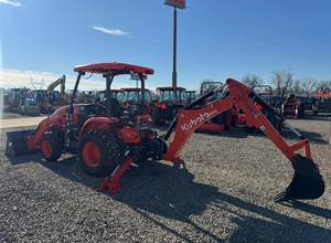 Tractor Kubota de 47 HP 4x4 Rojo de Alta Productividad L47 en Venta, con Cargador Frontal y Brazo Excavador - Product Image 2