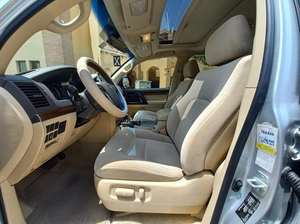 LAN-DCR-UIS-ER 4.5L V6 2024 Prêt à rouler, automatique, sièges en cuir, toit ouvrant panoramique, bon état, faible kilométrage - Product Image 4