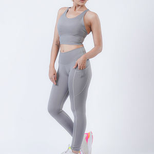 Ensemble de yoga respirant pour femmes, de conception optimale, confortable, à marque privée, pour une utilisation en extérieur, motif uni - Product Image 2