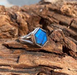Anillo de labradorita azul fuego hecho a mano en plata de ley 925, joyería con piedras preciosas para mujer, regalo de piedra natural - Product Image 1