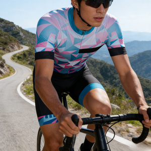 Combinaison de cyclisme personnalisée sur mesure en gros avec impression par sublimation, séchage rapide, avec short rembourré pour les équipes professionnelles et les événements de club - Product Image 3