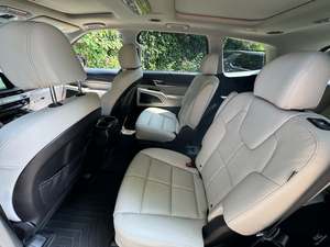 Kia Telluride SX AWD 2024 propre et d'occasion utilisé avec des sièges en cuir Navigation Sièges de troisième rangée Sièges chauffants Démarrage à distance Toit ouvrant - Product Image 5