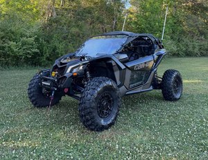 Can-Am X3 Turbo RR UTV 2023, 4x4, Automático, Motor de Gasolina de 4 Tiempos, Triple Negro, Vehículo Todoterreno de Alta Distancia al Suelo - Product Image 1