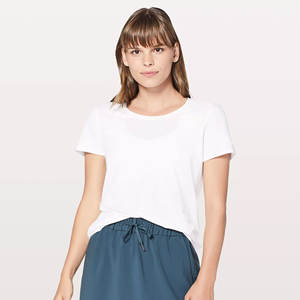 Camiseta ecológica de alta calidad para mujer Nueva llegada con logotipo personalizado Cuello redondo Color sólido Mangas cortas en oferta Precio bajo - Product Image 2