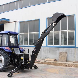 Chargeuse-pelleteuse compacte 4x4 avec marteau brise-roche et accessoire de chariot élévateur - Product Image 3