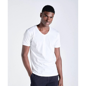 Camiseta al por mayor con logo personalizado, cuello en V, corte ajustado, 100% algodón peinado, poliéster/algodón, blanca lisa, unisex, manga corta - Product Image 1