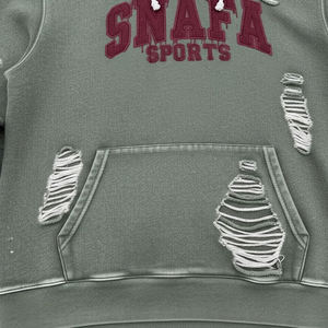 โรงงานผลิตเสื้อผ้า เสื้อฮู้ดดี้ผ้าฝ้าย 100% สไตล์วินเทจ ซันเฟด ล้างสีแบบแอซิด ปักลายตัวอักษร เสื้อฮู้ดดี้แบบดิสเทรส - Product Image 4