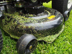 Cortacésped Industrial Cub Cadet XT1 LT46 de 28V con Batería, Motor de 2 Tiempos, Serie Enduro OEM, Prácticamente Nuevo - Product Image 3