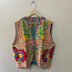 Gilets faits à la main à motif personnalisé Vêtements d'affaires et de mariage essentiels Gilets faits à la main de qualité exportée - Product Image 1