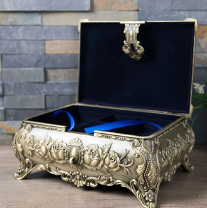 Joyero rústico de madera pintado en oro, acabado desgastado. Estilo vintage, disponible a precios al por mayor. - Product Image 2