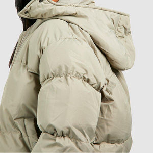 Chaqueta Corta Acolchada con Cremallera para Mujer, Nueva Colección 2026, 100% Poliéster, Logotipo Bordado Personalizado, Estilo Urbano, Corte Cuadrado - Product Image 3