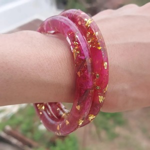 Brazalete de Resina Hecho a Mano por Exportador Indio, Ligero, Colorido y Moderno, Accesorio de Joyería Disponible para la Venta - Product Image 4