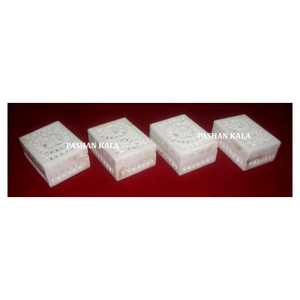 Marbre blanc pur de matériel de haute qualité avec finition fine sculpture de feuilles à la main conception assortie boîtes à bijoux de forme rectangulaire - Product Image 1