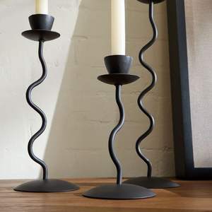 Candélabre en métal adapté aux salles à manger à thème vintage, ambiance luxueuse de lumière de bougie pour de belles occasions - Product Image 1