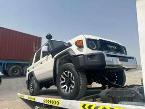 ใหม่/มือสอง สำหรับ LC 78 ฮาร์ดท็อป 4x4 8 สูบ LX ดีเซล ภายในเบาะหนังสีเข้ม - Product Image 3