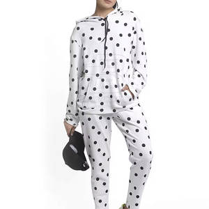 Ropa de invierno Último diseño Tallas grandes Mujeres Sublimación Chándal Precio al por mayor Cómodo Mujeres Sublimación Chándal - Product Image 1