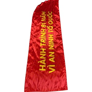 Bandera de Plumas Estilo Pennant con Asta de Aluminio, Impresión Digital en Poliéster, Pancarta Promocional Resistente para Deportes y Juegos - Product Image 4