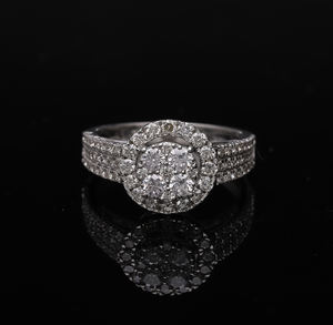 Anillo de diamante natural de oro blanco de 14K con diseño de doble halo para un aspecto radiante y elegante - Product Image 1