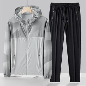 Sweat à capuche surdimensionné pour homme, confectionné en molleton français lourd et durable avec un intérieur brossé - Product Image 2